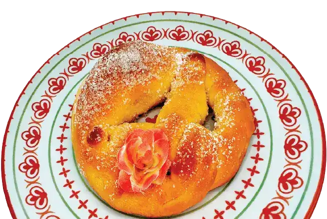 A sweet pretzel dusted with vanilla sugar
