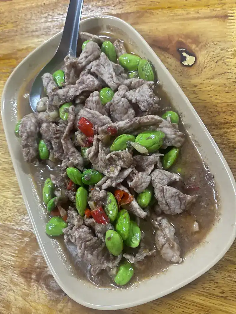 Stink beans and thin-sliced meat in a chilli stir-fry