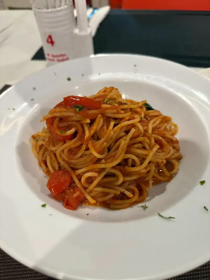 Spaghetti in tomato sauce