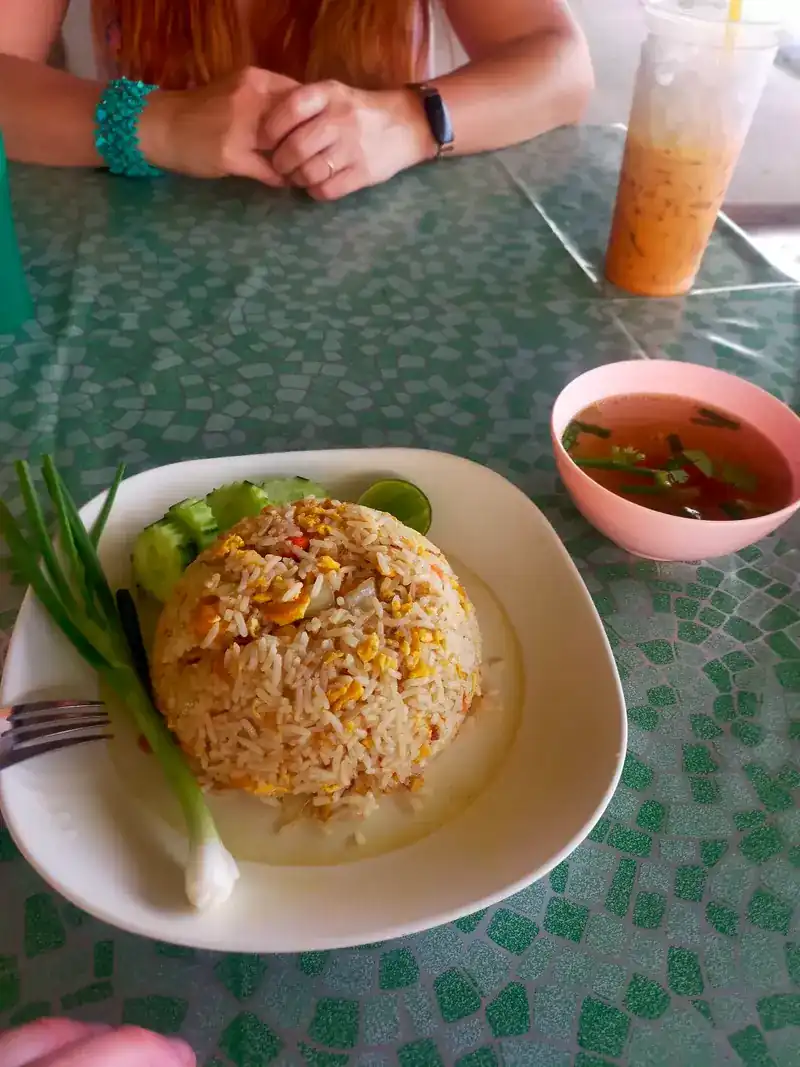 Fried rice with corn and carrot, a bowl of clear soup and a Thai iced tea / ข้าวผัดใส่ข้าวโพดและแครอท น้ำซุปใส และชาเย็น