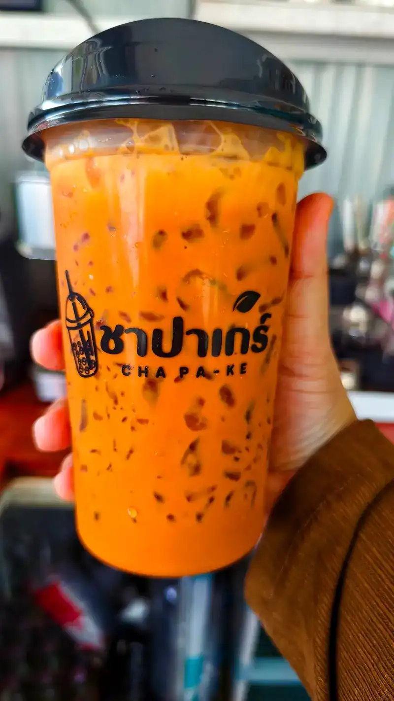 Iced Thai tea in a ชาปาเกร์ cup