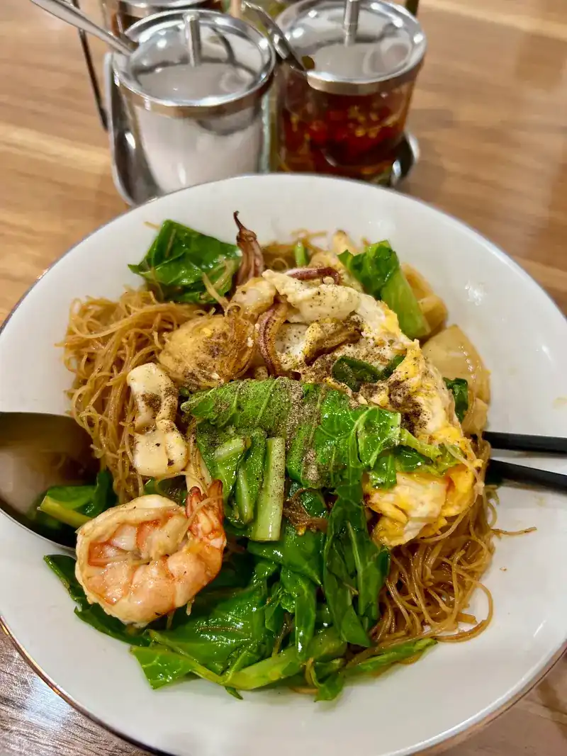 Thin rice noodles stir-fried with prawns and greens