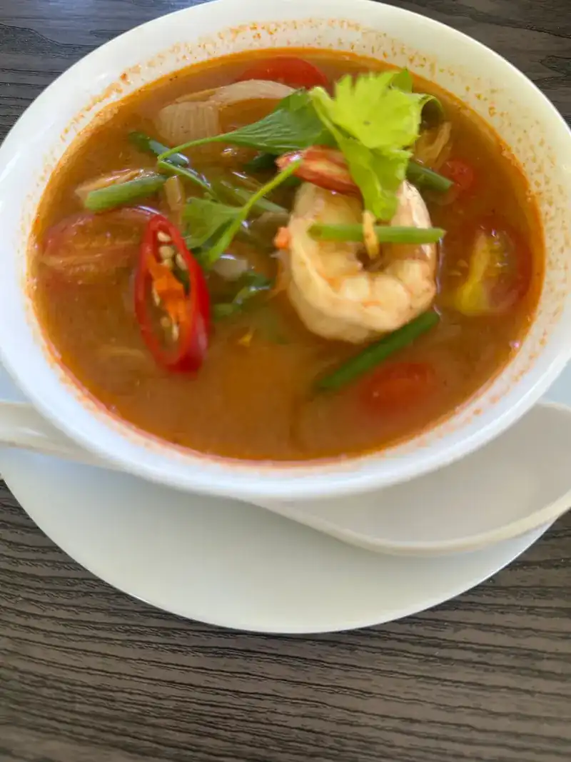 Tom yum soup with prawn and chilli / ต้มยำกุ้งใส่พริก
