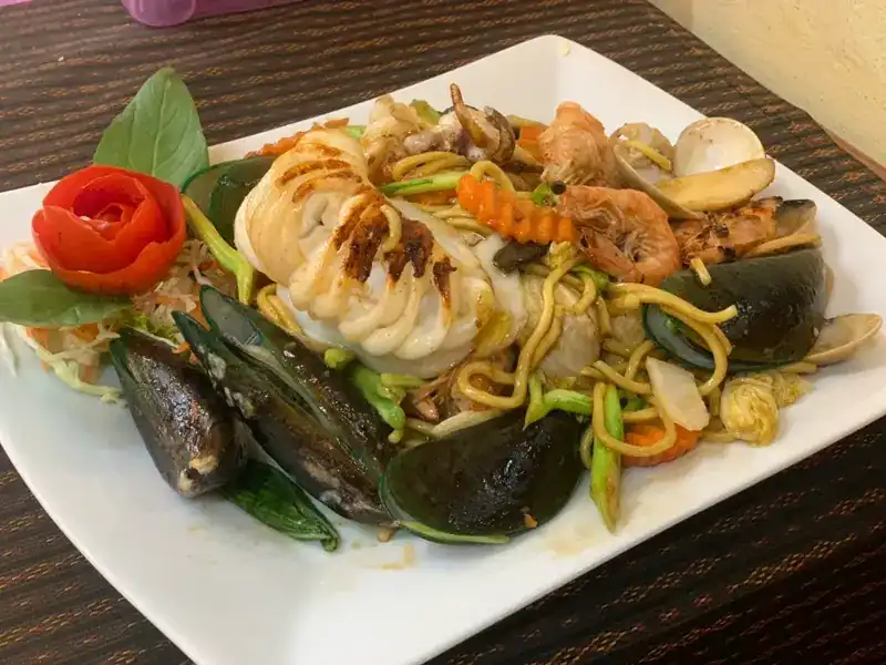 Stir-fried yellow noodles with squid, prawns, mussels and clams