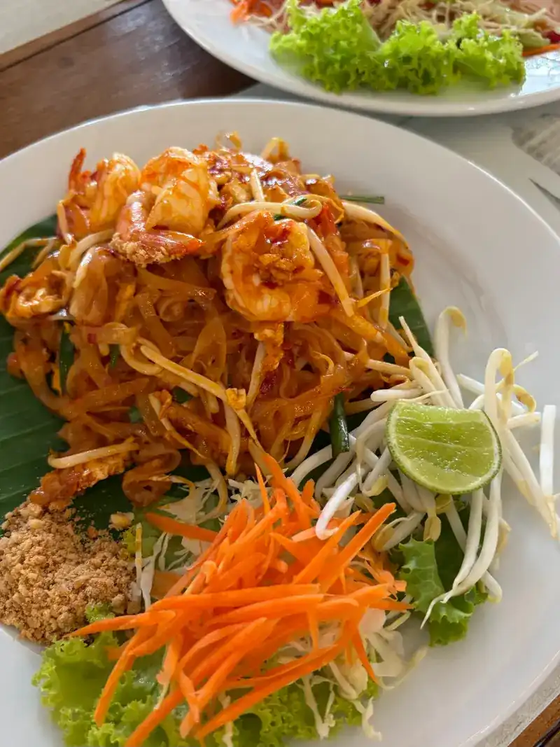 Pad thai with prawns, bean sprouts, lime, ground peanuts and shredded carrot