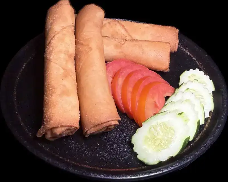 Crispy cheese rolls with tomato and cucumber