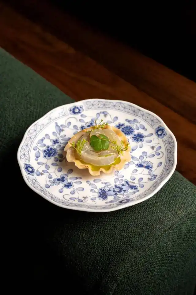 Sea bream tartelette on a blue and white porcelain plate