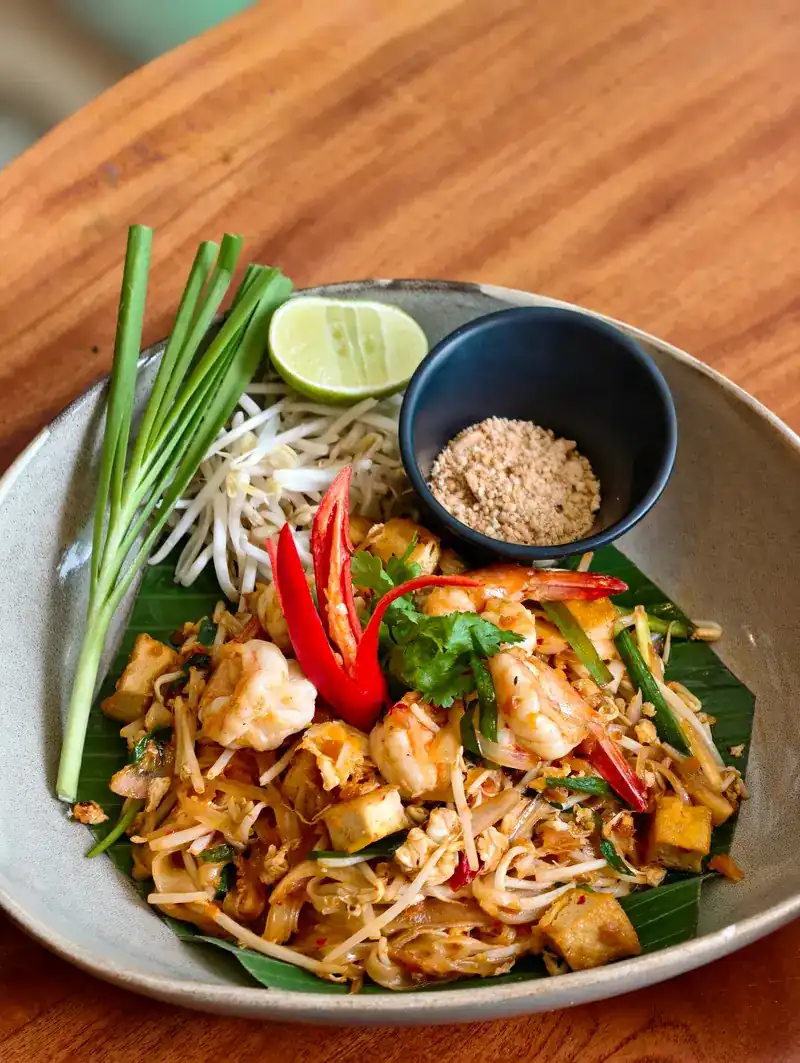 Shrimp pad thai with tofu, bean sprouts, lime and crushed peanuts on the side