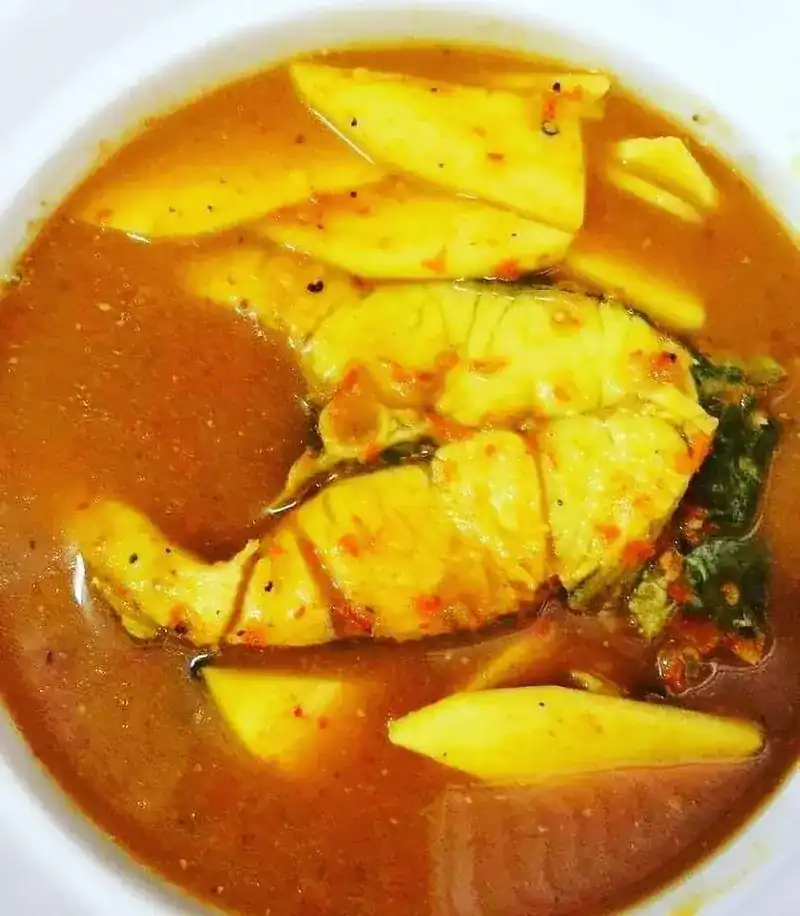 Sour curry with a fish steak
