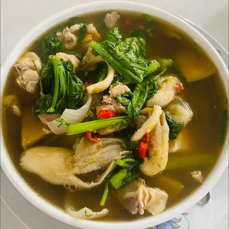 Spicy chicken soup with greens and chilli / ต้มแซ่บไก่ใส่ผักและพริก