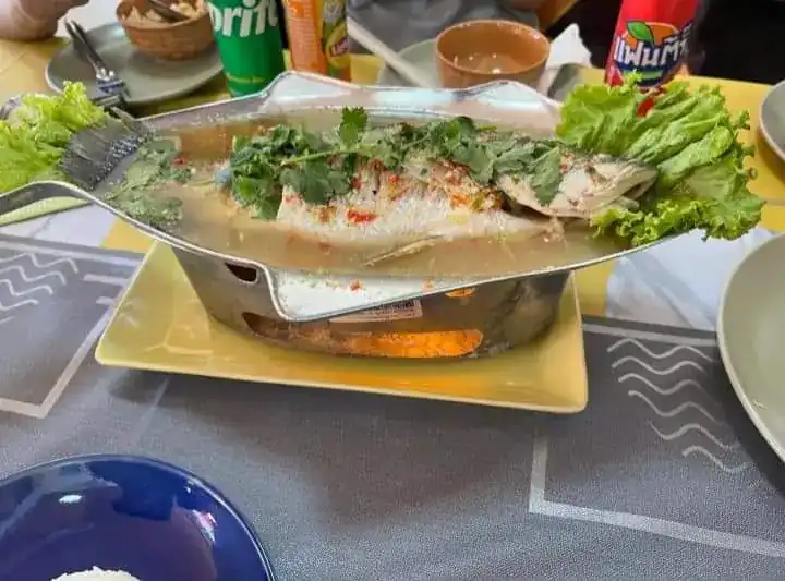 Steamed whole fish in a fish-shaped pot / ปลานึ่งทั้งตัวในหม้อรูปปลา