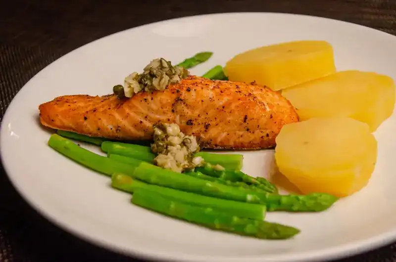 Char-grilled salmon with asparagus and potatoes