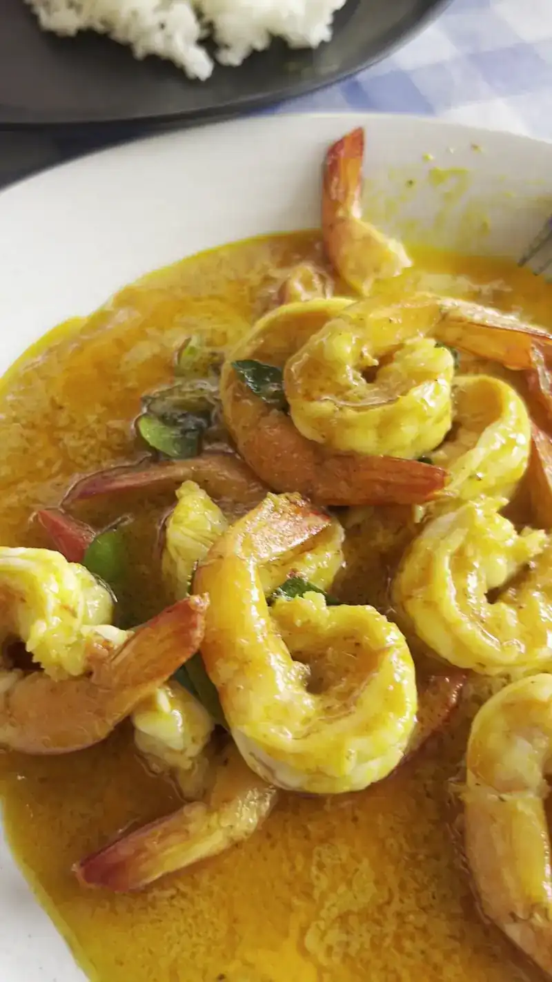 Prawns in a yellow curry sauce