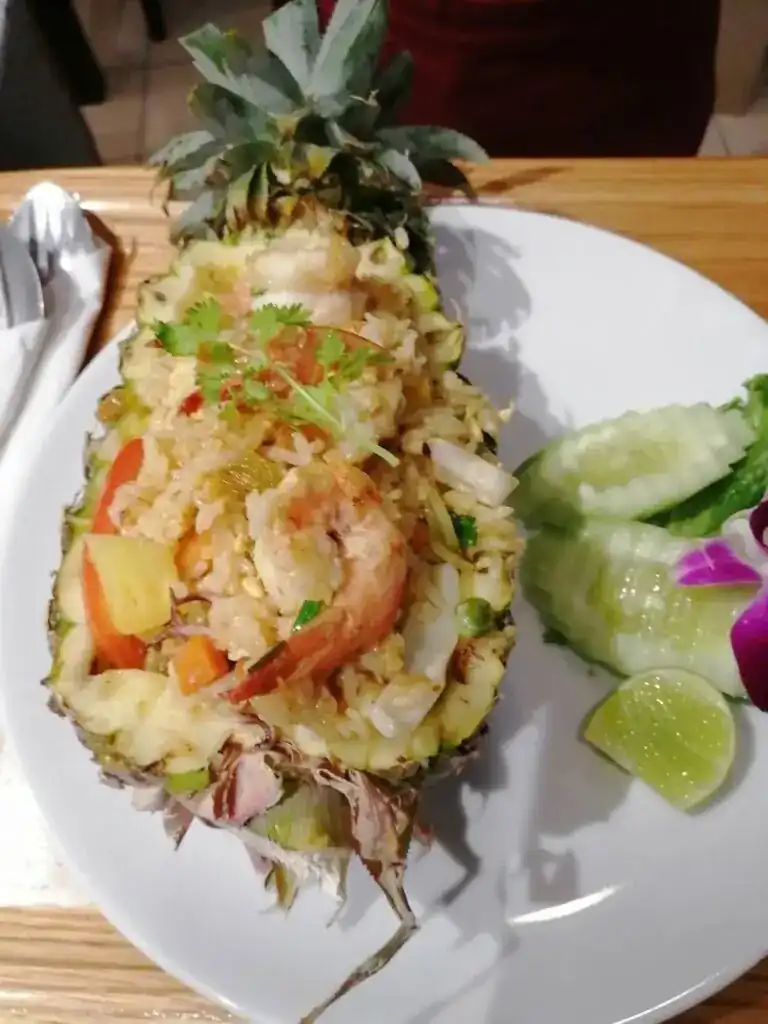 Fried rice with prawns, served in a pineapple / ข้าวผัดสับปะรดกุ้ง เสิร์ฟในลูกสับปะรด