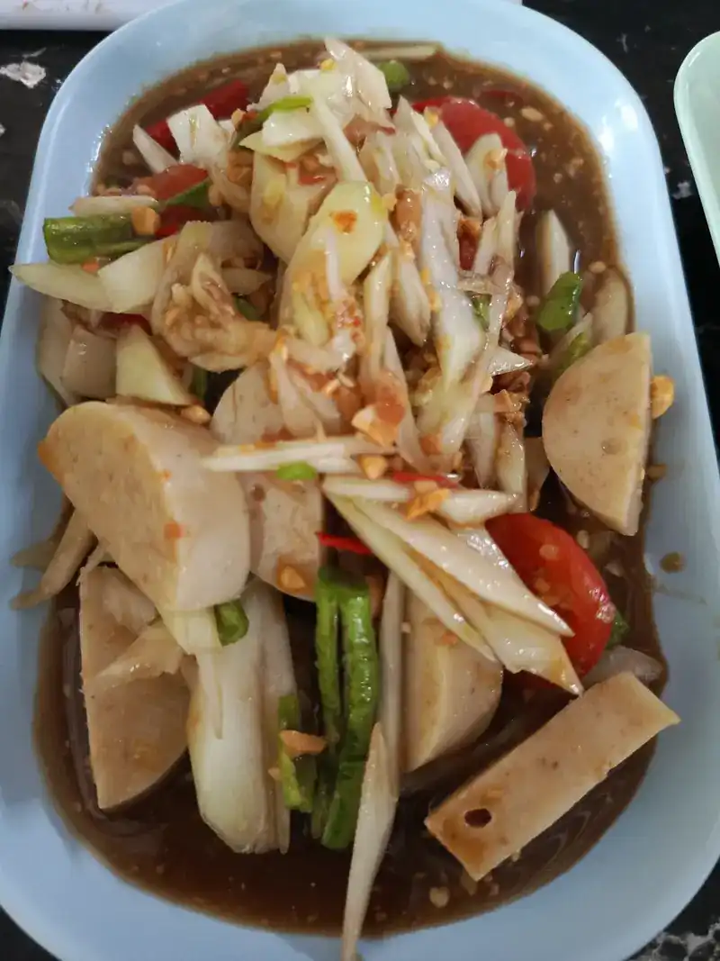 Papaya salad with sliced sausage