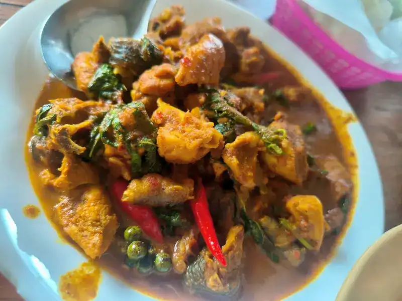 A dry red-curry stir-fry with red chillies and green peppercorns