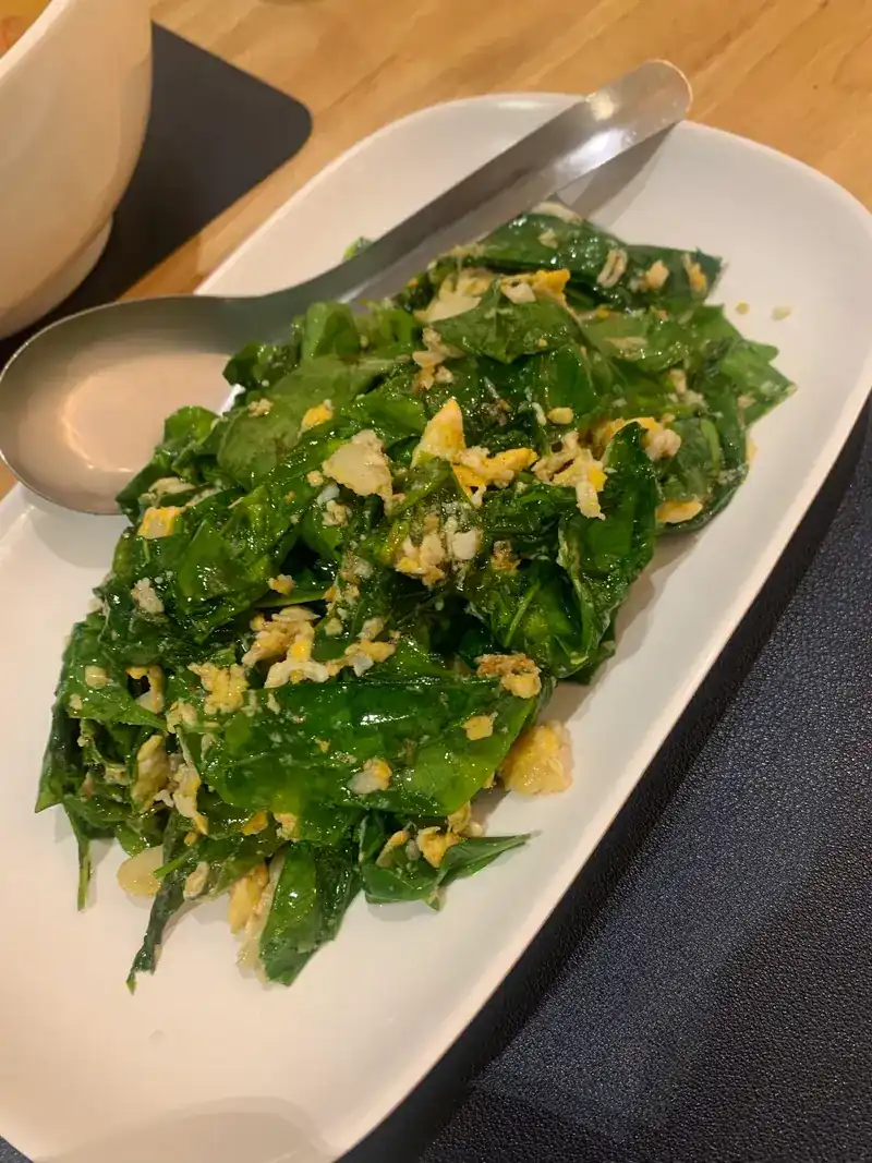 Green leaves stir-fried with egg