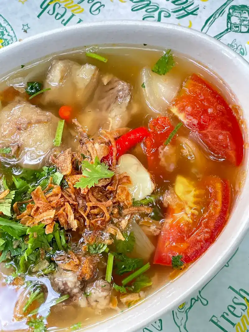 Clear soup with tomato, chilli and fried shallots — ซุปน้ำใส ใส่มะเขือเทศ พริก และหอมเจียว