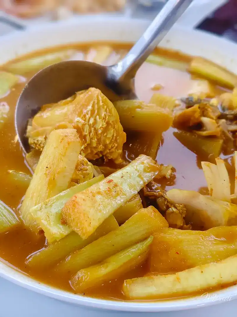 A bowl of kaeng som, the yellow sour curry, with bamboo shoots