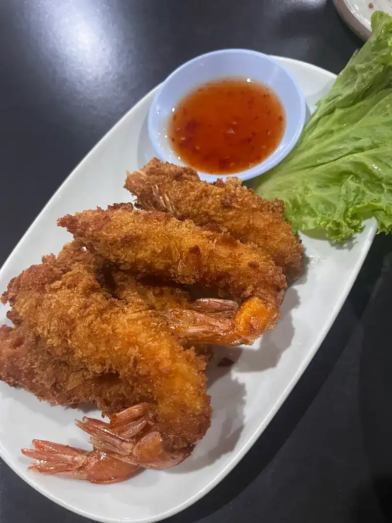 Crispy fried prawns with a sweet chilli dip and lettuce