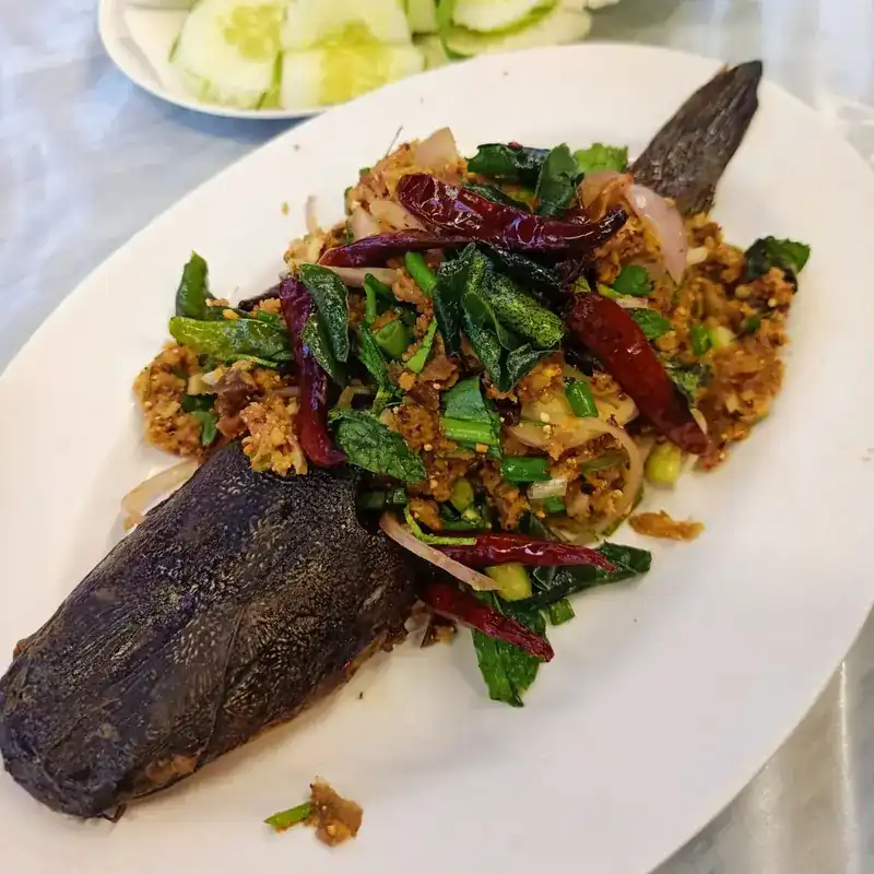 Grilled fish under a spicy minced topping with dried chillies, herbs and onion