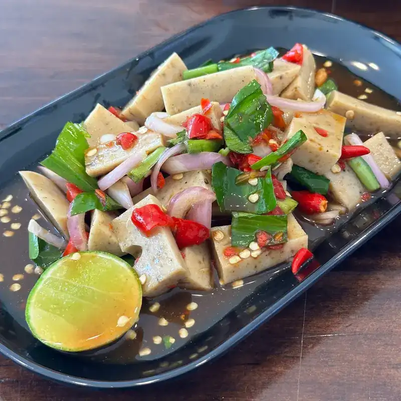 Sliced chicken sausage tossed with chilli, shallot, spring onion and lime