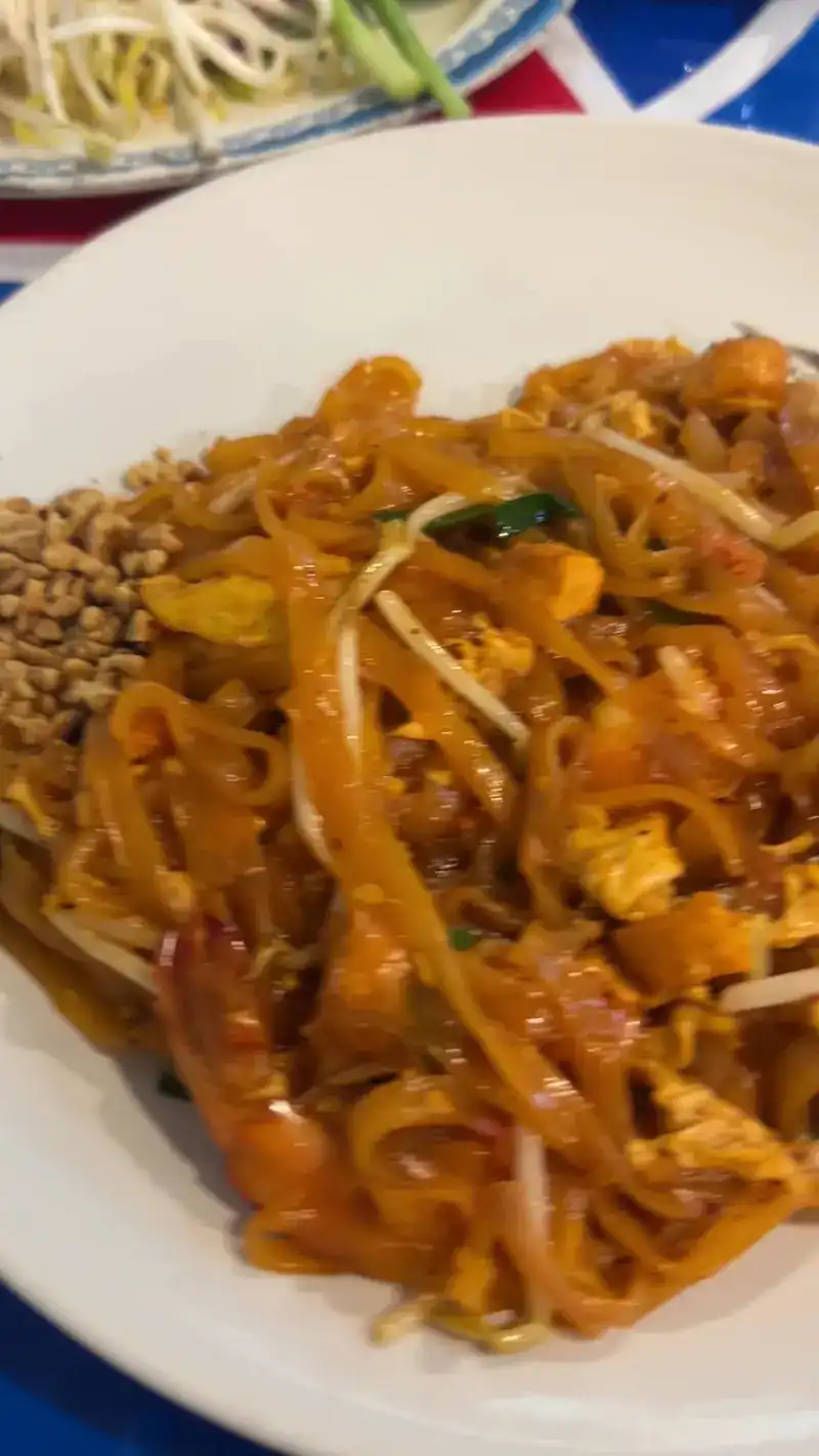 Pad thai with crushed peanuts and bean sprouts