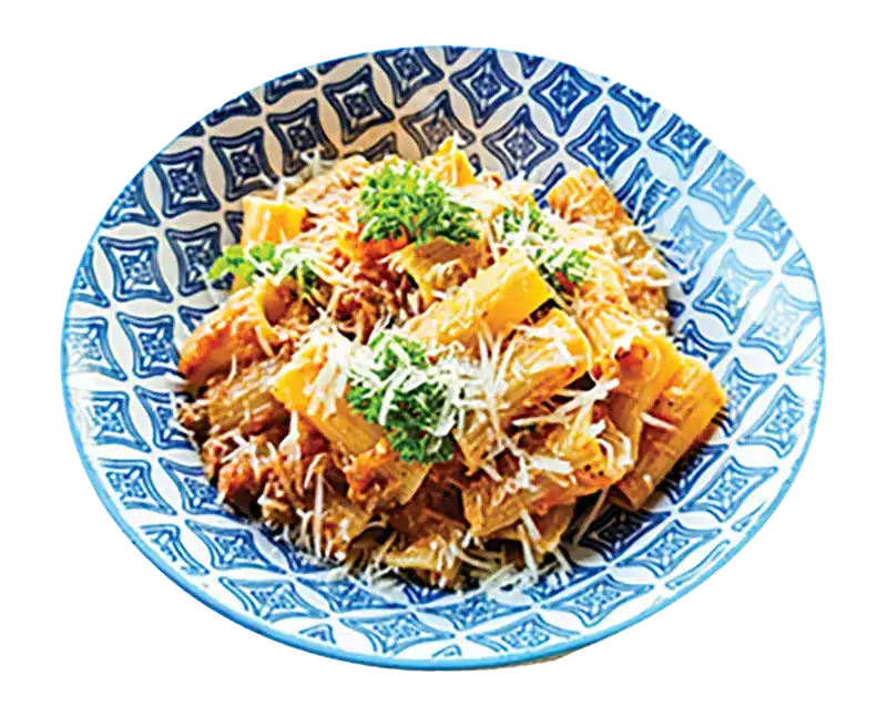 Penne bolognese with grated cheese