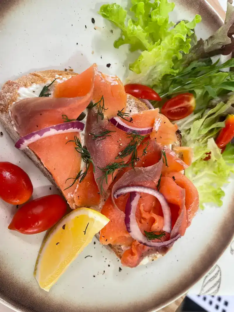 Smoked salmon on toast with dill, red onion, lemon and salad