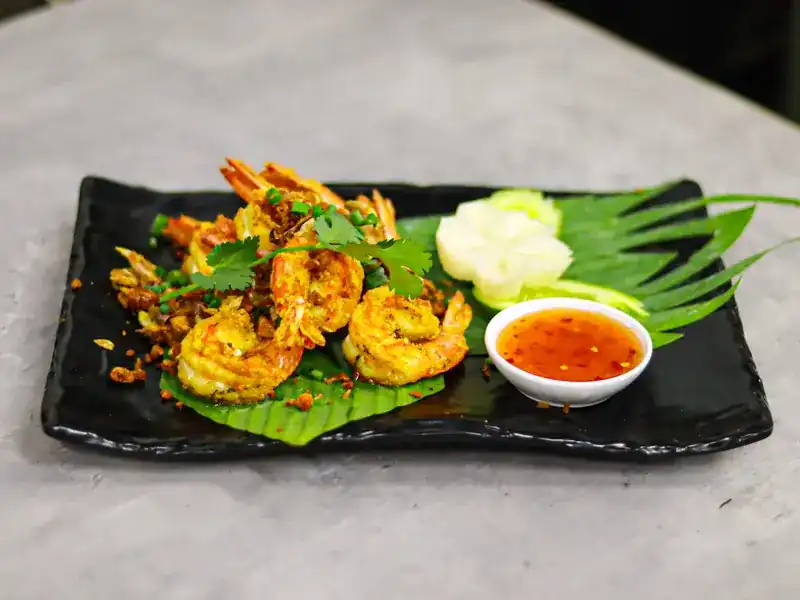 Prawns with fried garlic and coriander, with a chilli dip
