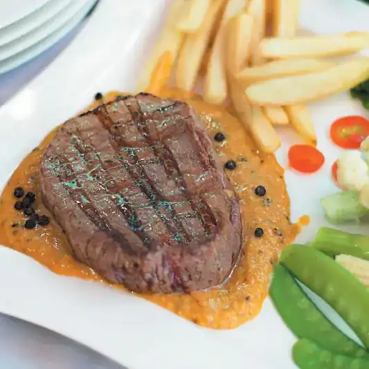 Fillet steak with black pepper sauce, fries and vegetables
