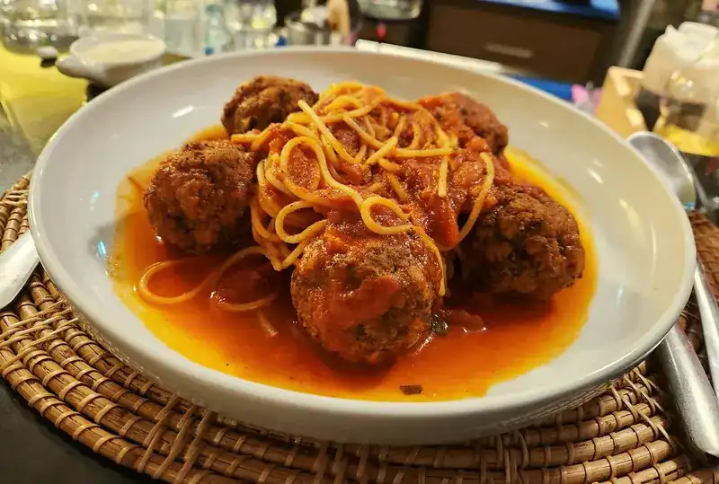 Meatballs in tomato sauce with spaghetti
