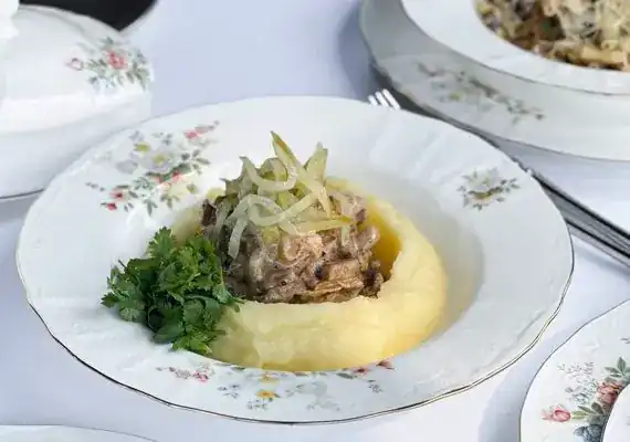 Beef Stroganoff / บีฟสโตรกานอฟ