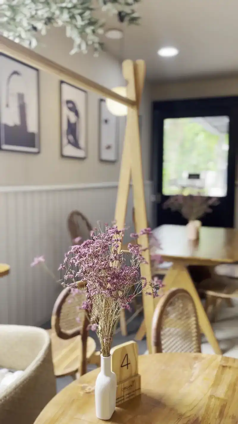Table 4 with a small vase of dried flowers