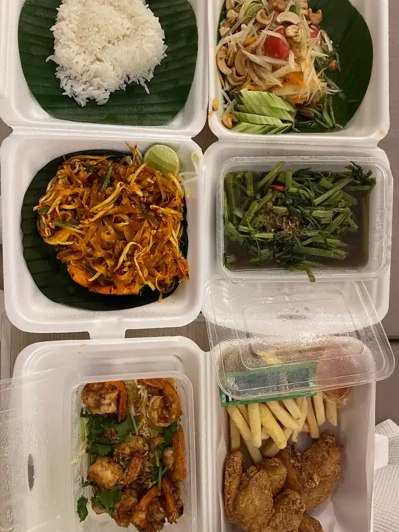 Takeaway boxes of rice, papaya salad, noodles, morning glory, prawns and fries / กล่องอาหารกลับบ้าน มีข้าวสวย ส้มตำ เส้นผัด ผักบุ้ง กุ้ง และเฟรนช์ฟรายส์