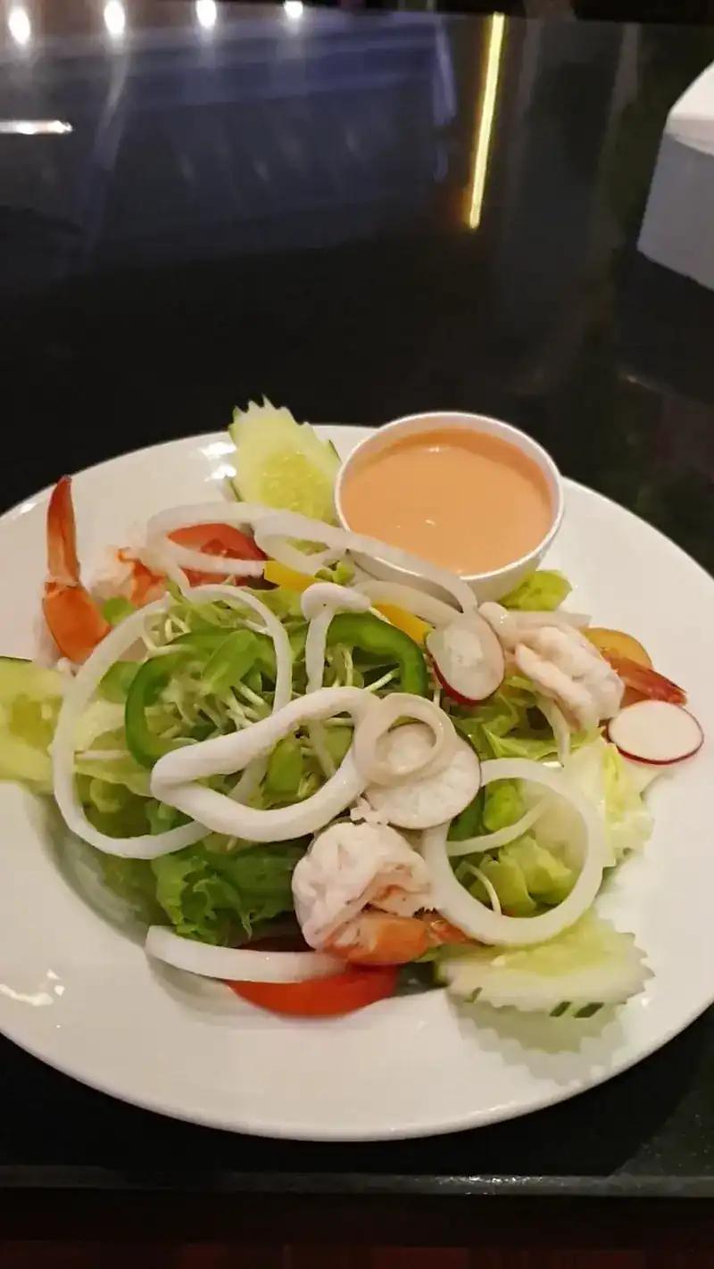 Salad with prawns and squid rings and a pink dressing