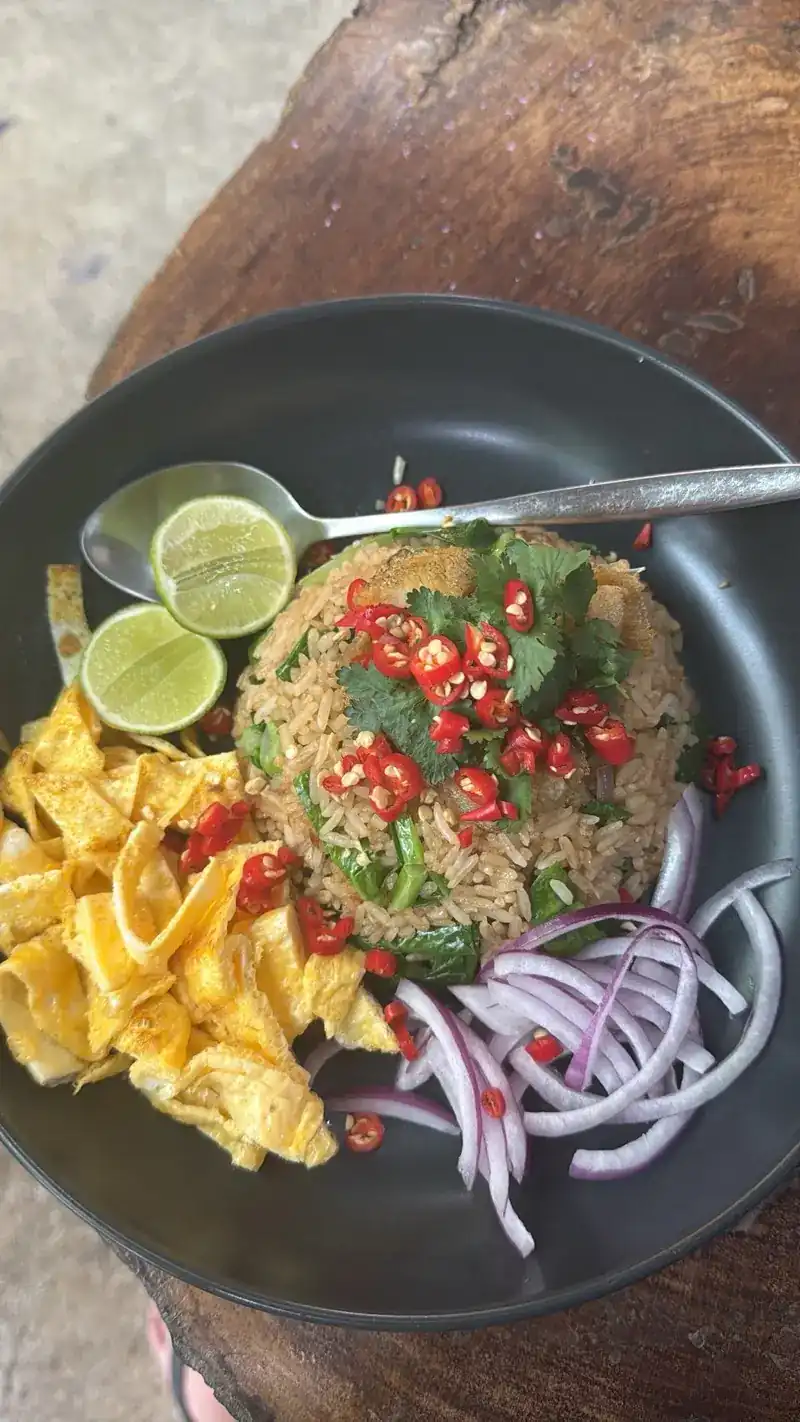 Fried rice with sliced chilli, lime, red onion and egg