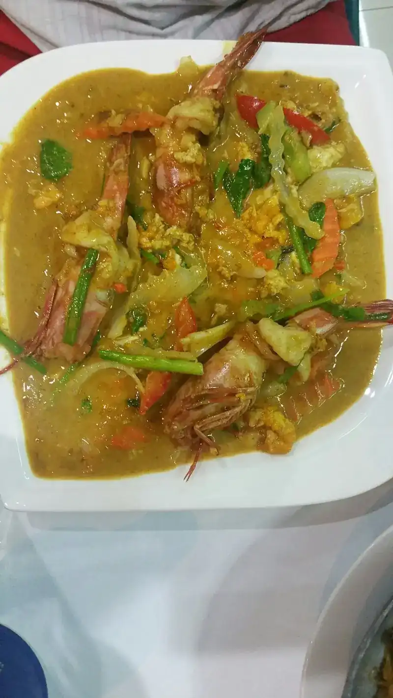Whole prawns in a thick yellow curry sauce with egg and vegetables