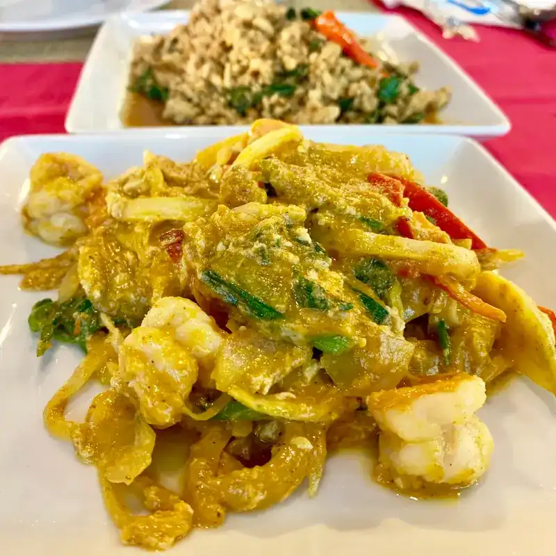 Prawns stir-fried in a creamy yellow curry sauce