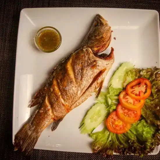 Whole deep-fried seabass with salad and dipping sauce