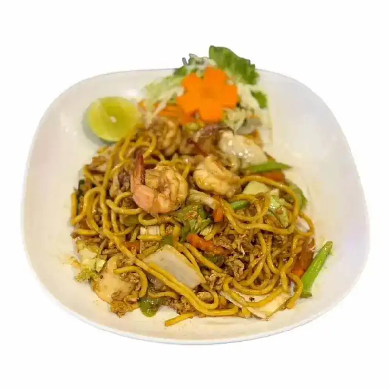 Yellow noodles stir-fried with shrimp and vegetables