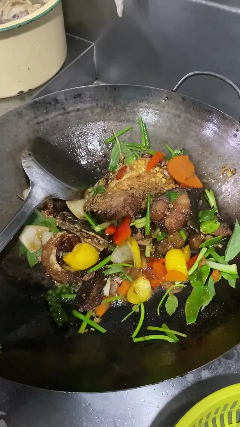 A stir-fry with herbs and chilli in the wok / ผัดกับสมุนไพรและพริกในกระทะ