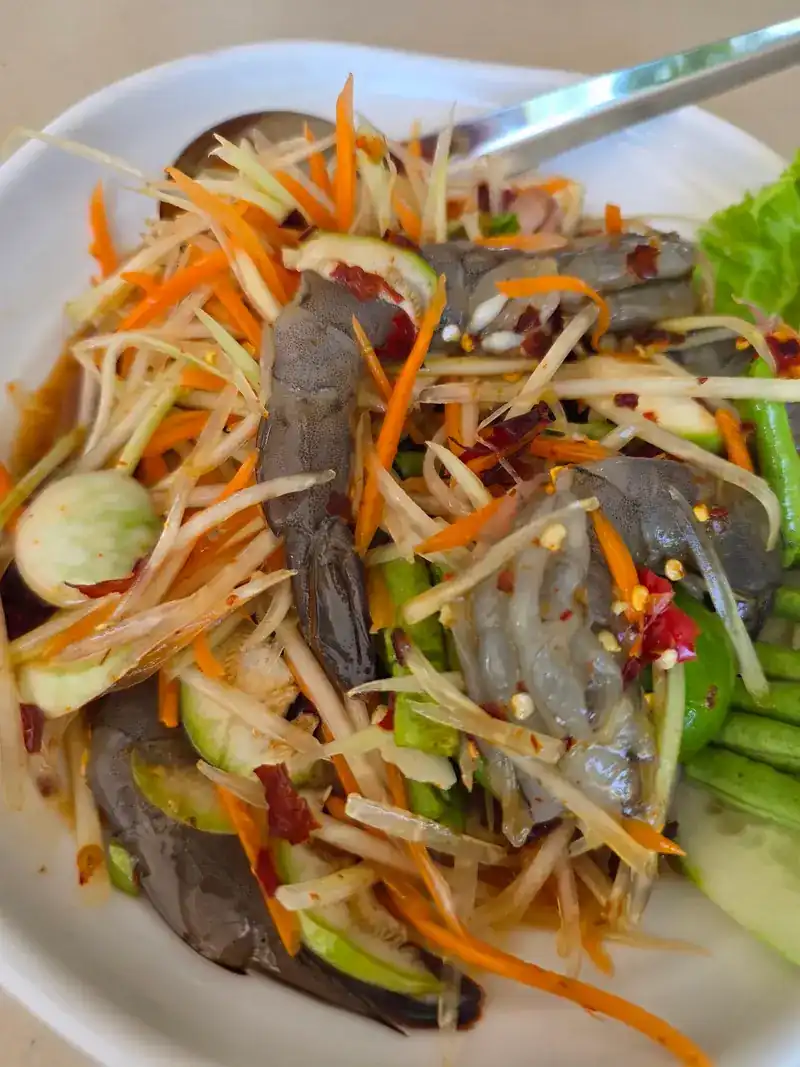 Papaya salad with crab