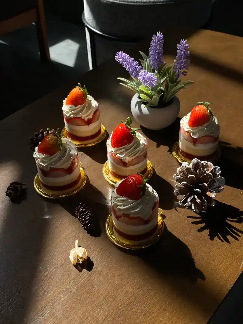 Strawberry cream cakes on gold boards