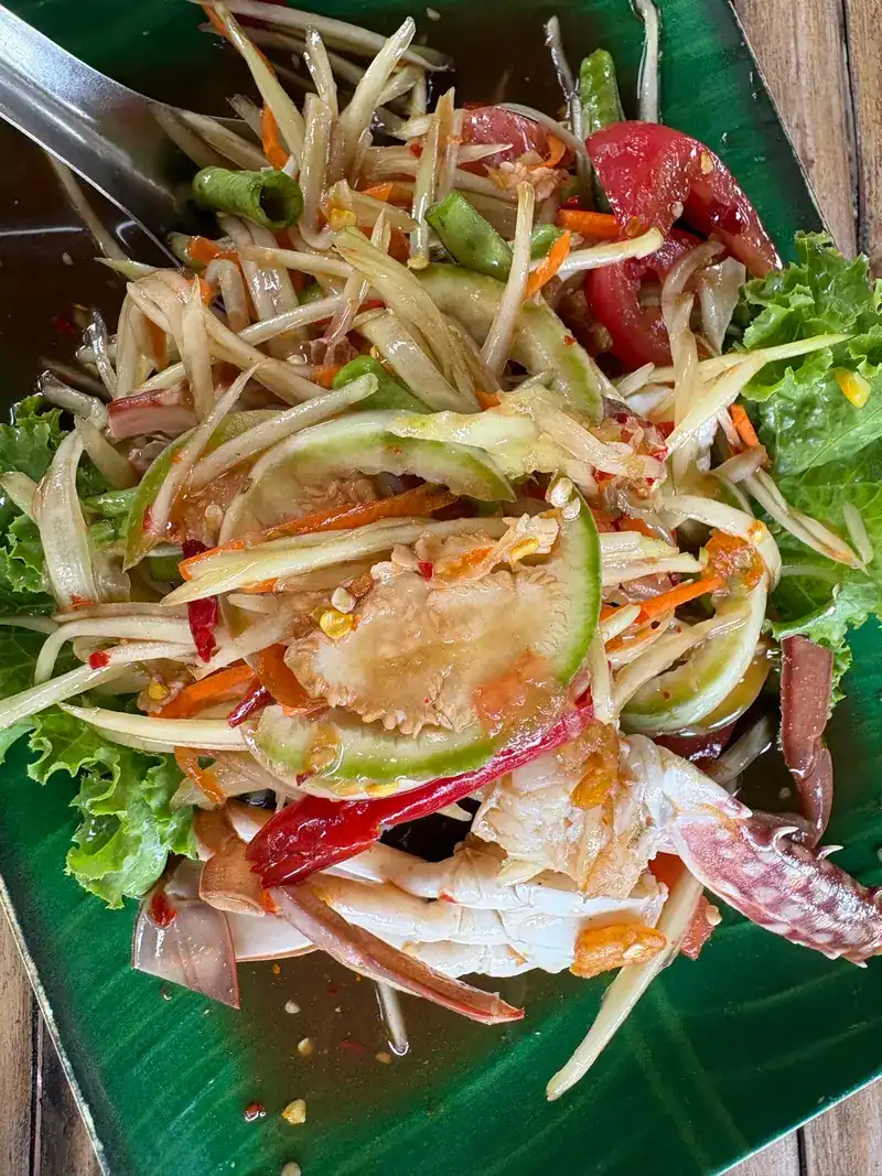 Papaya salad with crab, chilli and tomato