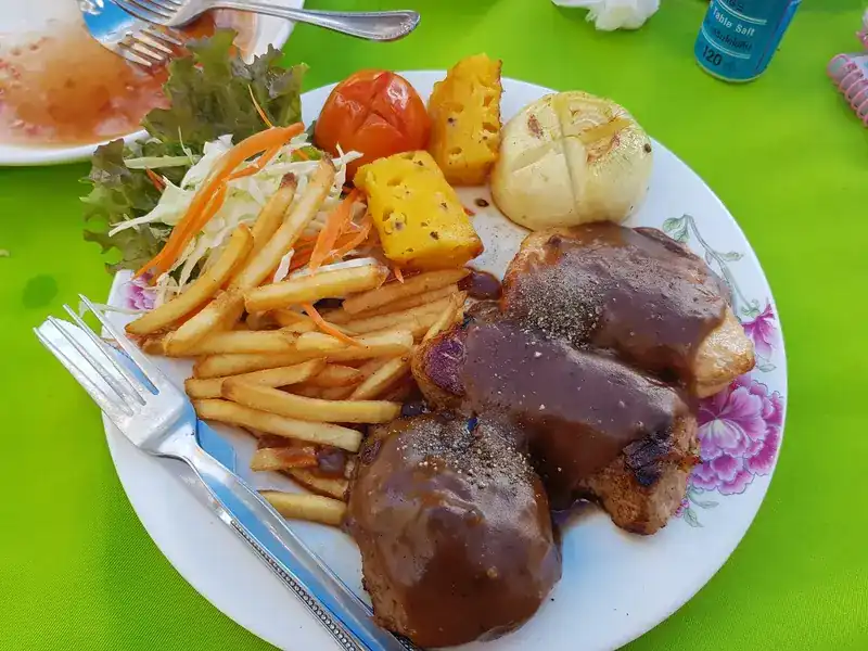 A steak in brown sauce with fries, salad, tomato, corn and a baked potato / สเต๊กราดซอสสีน้ำตาล กับเฟรนช์ฟรายส์ สลัด มะเขือเทศ ข้าวโพด และมันฝรั่งอบ