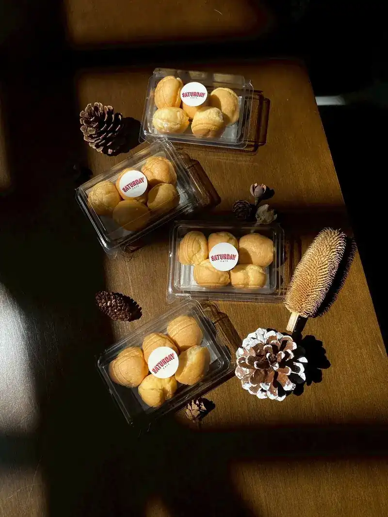 Cream puffs packed in Saturday Cafe boxes