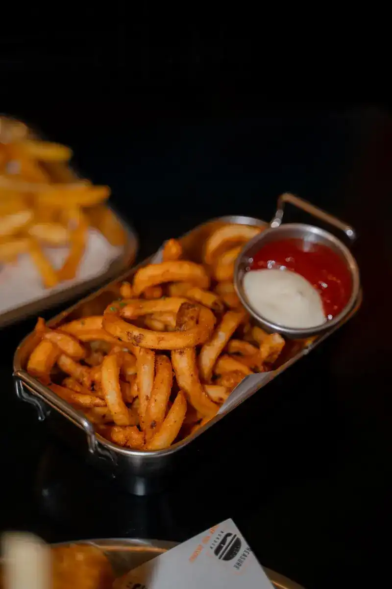 Seasoned fries with dipping sauces / เฟรนช์ฟรายส์คลุกผงปรุงรส พร้อมซอสจิ้ม