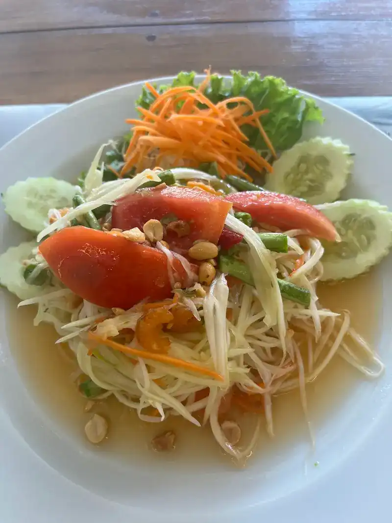 Papaya salad with tomato, long beans, peanuts and cucumber