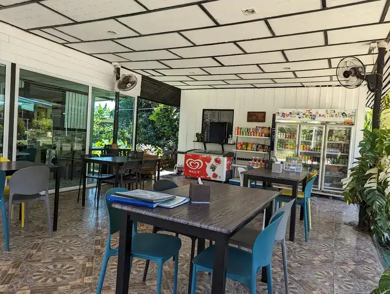 Inside the restaurant: tables, blue chairs and drink fridges / ภายในร้าน โต๊ะ เก้าอี้สีฟ้า และตู้แช่เครื่องดื่ม